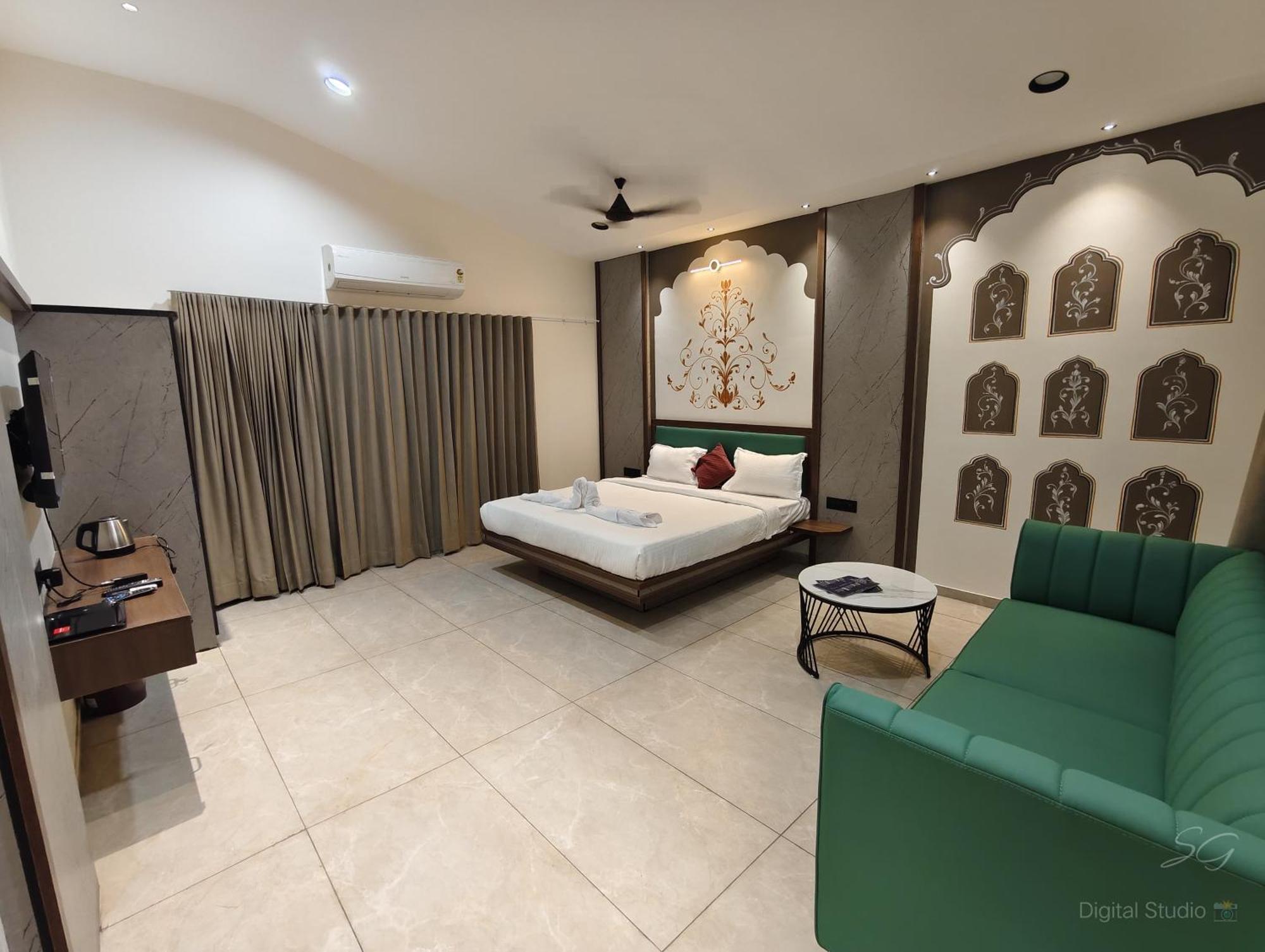 Shree Jalaram Resort Kodāe エクステリア 写真