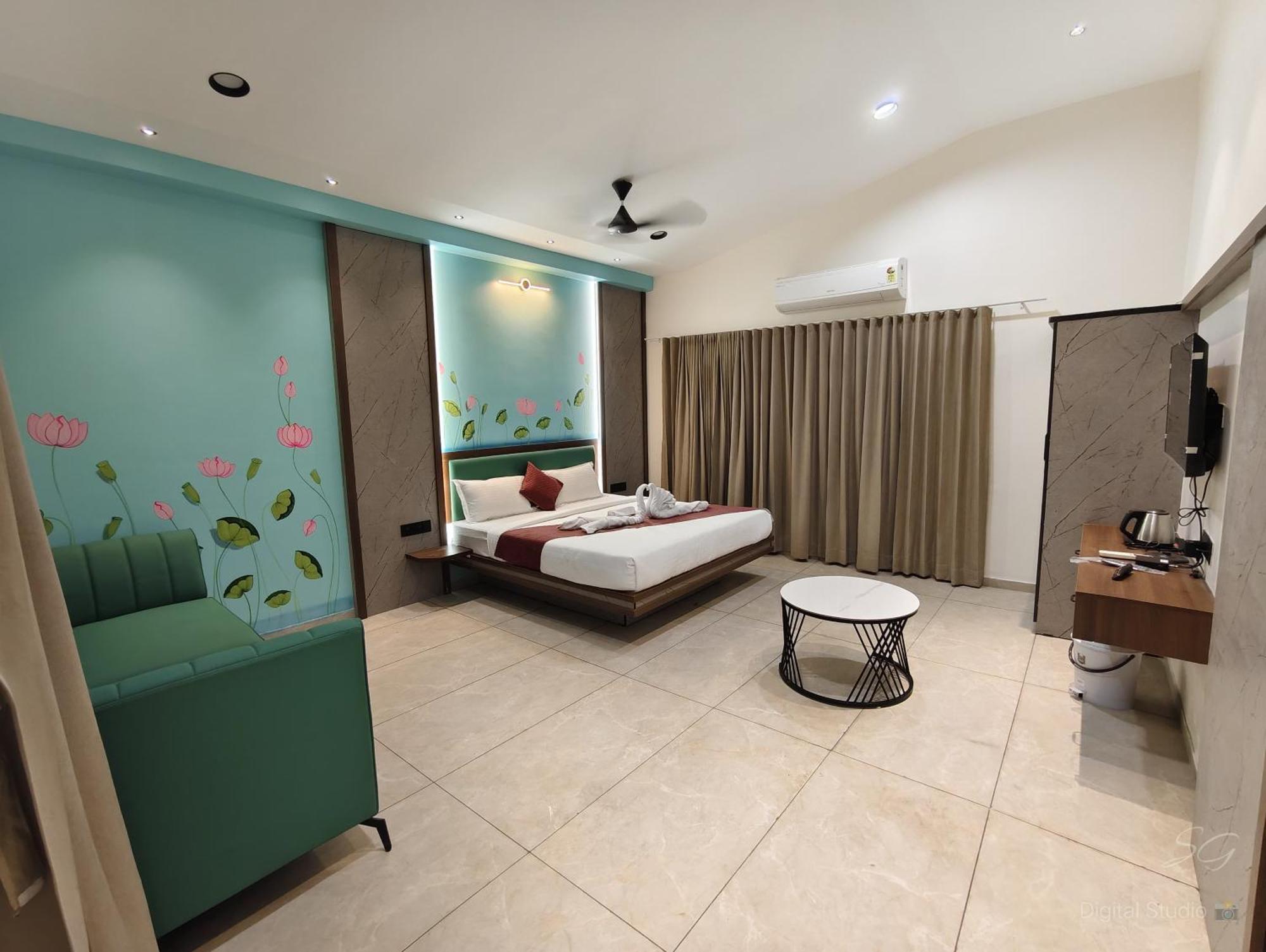 Shree Jalaram Resort Kodāe エクステリア 写真
