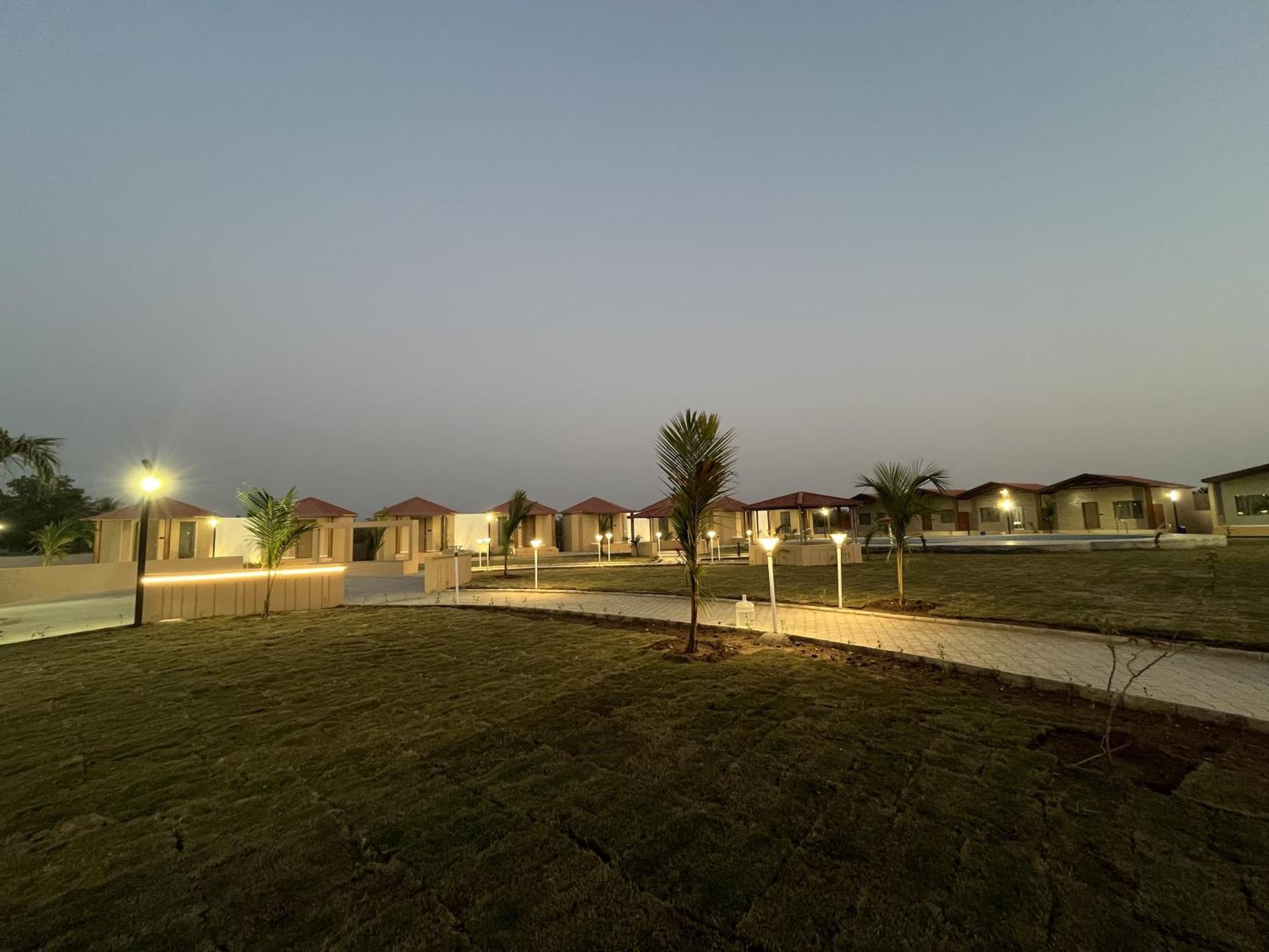 Shree Jalaram Resort Kodāe エクステリア 写真