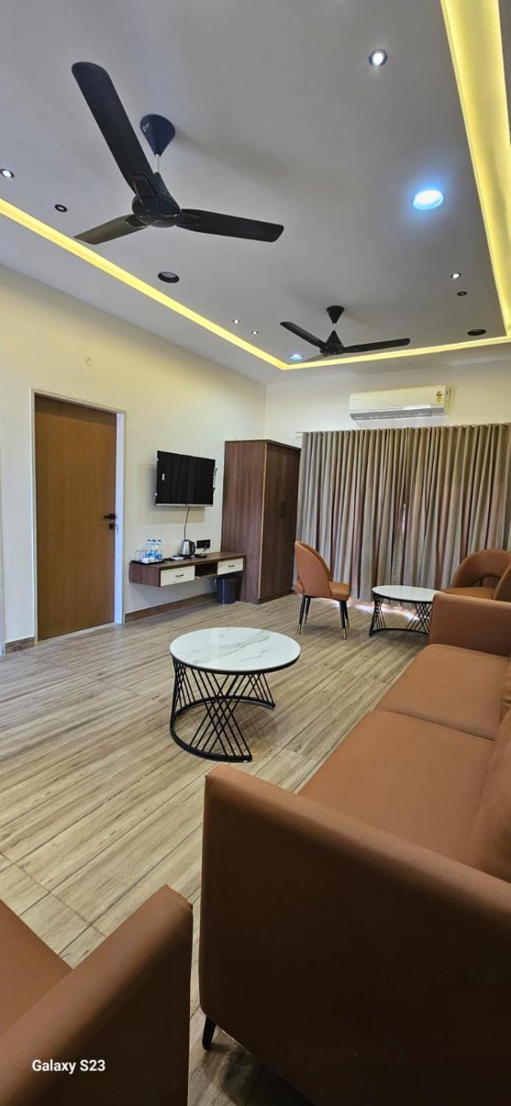 Shree Jalaram Resort Kodāe エクステリア 写真