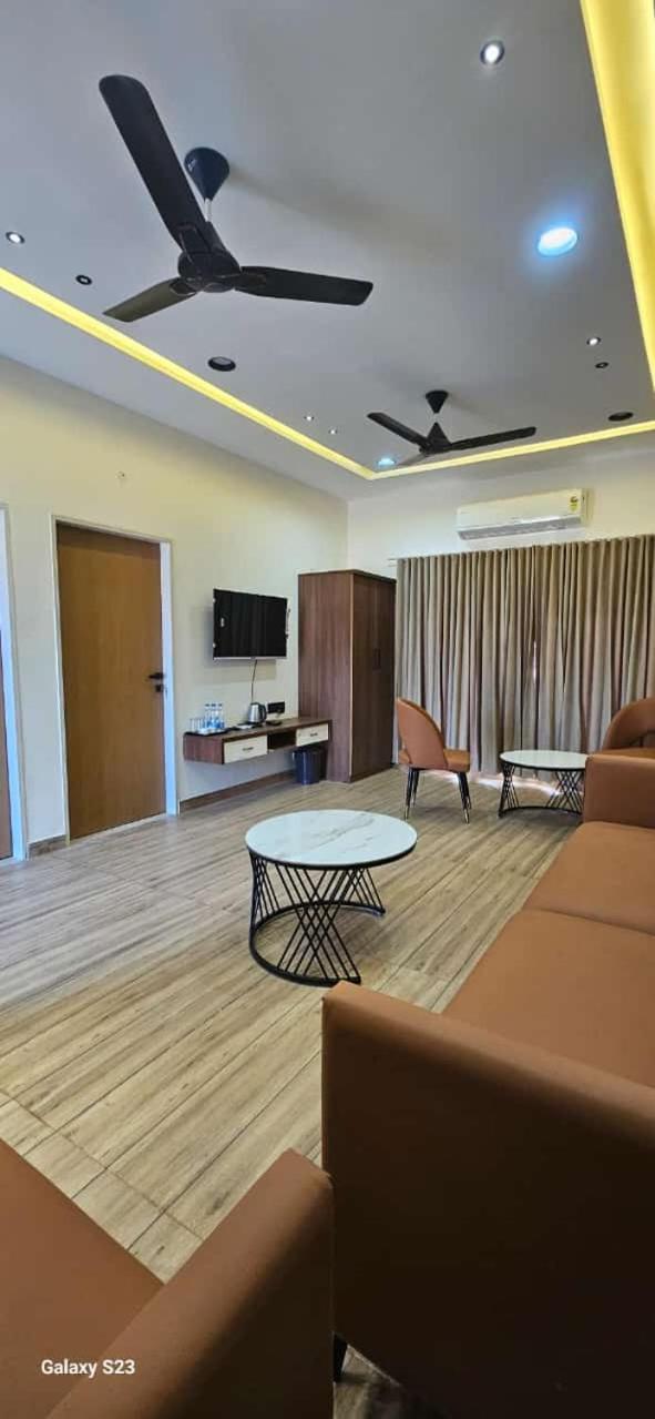 Shree Jalaram Resort Kodāe エクステリア 写真