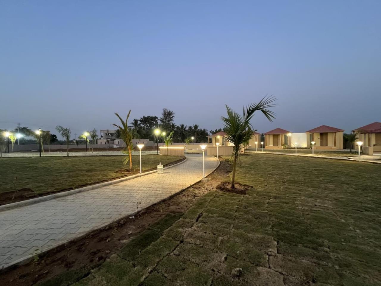 Shree Jalaram Resort Kodāe エクステリア 写真